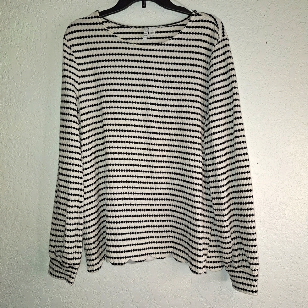 Elle Top Women's XL Black White Scalloped Hem Striped Long Sleeve Textured Top